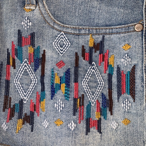 Roxy Light Denim Shorts with Embroidery Size 9 / 2 - Picture 3 of 5